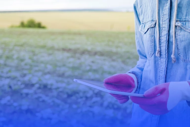 worker-holding-ipad-in-field